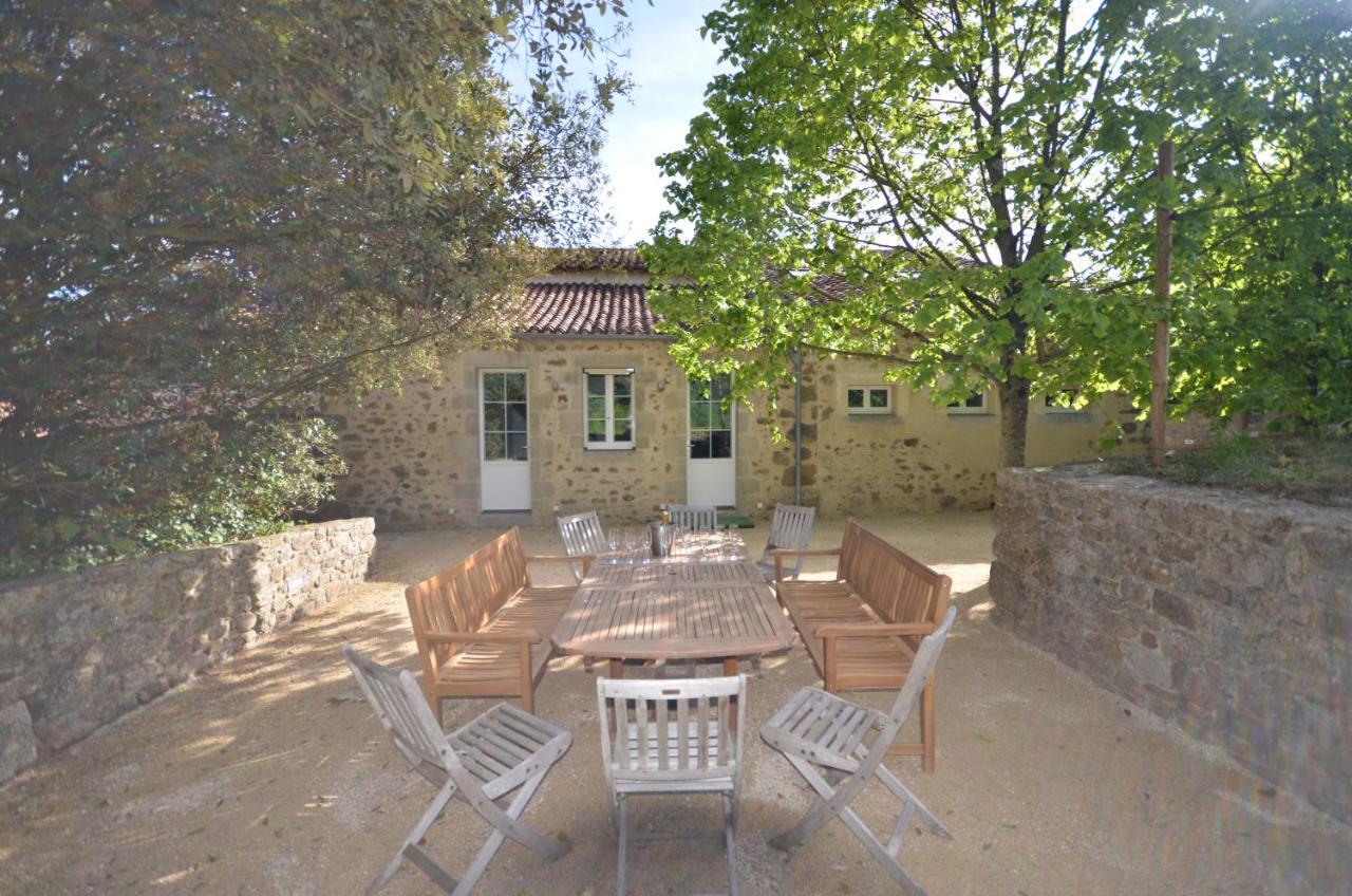L'Escale Du Bocage Piscine Couverte Chauffee La Flocelliere Bagian luar foto