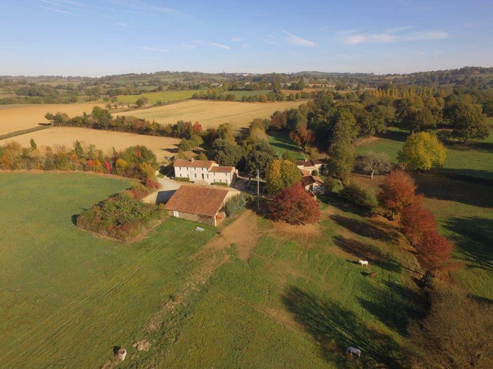 L'Escale Du Bocage Piscine Couverte Chauffee La Flocelliere Bagian luar foto
